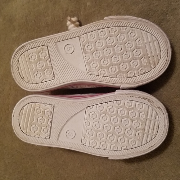 Koala kids baby size 5 sneakers white w/ fuschia and mint hearts & stars pattern - Picture 4 of 4